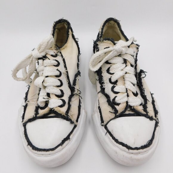 Stylish Black and White Men's Sneakers - Picture 1 of 14